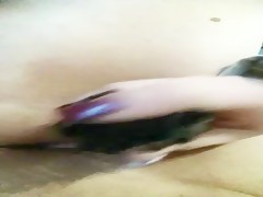 Mojandose los Labios